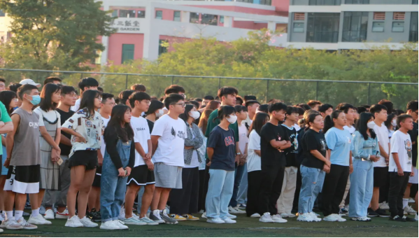 崇礼书院举行新学期升旗仪式　