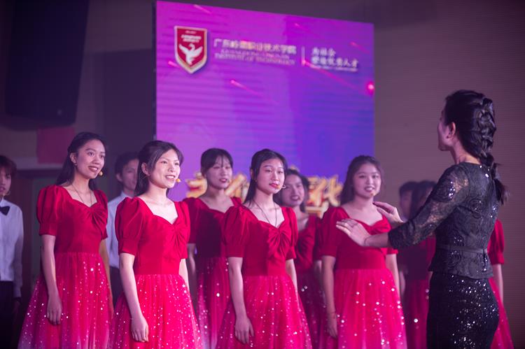 ffcfa2bbcf2145d1bd45900a39dac8e2.jpg