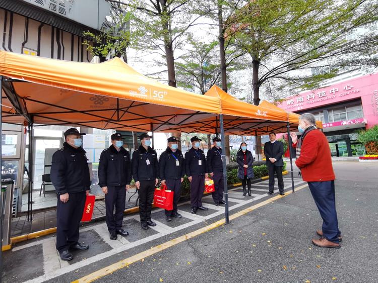 新春慰问 情暖人心——大年初一，学院领导探班在岗教职员工