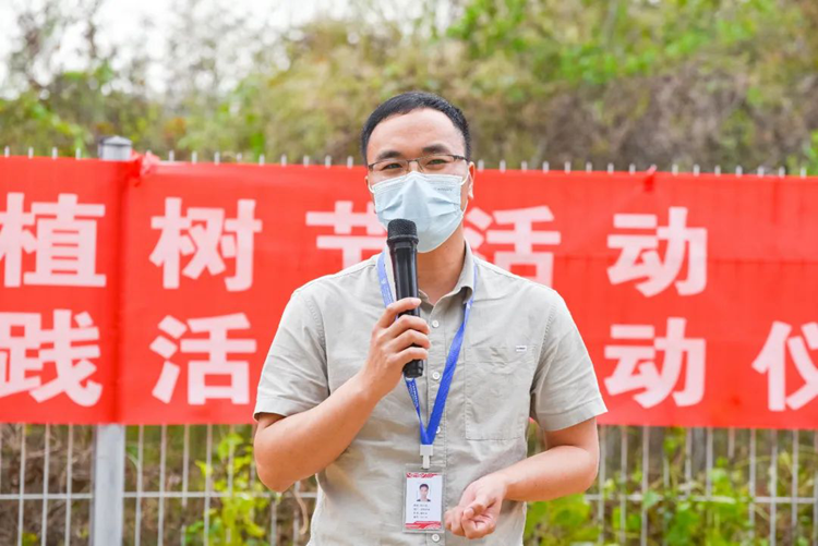 笃学书院举办植树节活动暨劳动教育实践活动启动仪式　