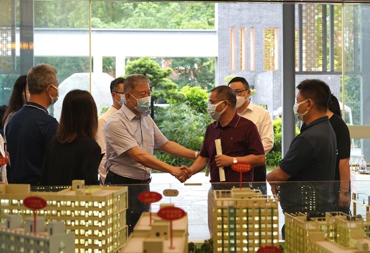 韶关市乳源县县委常委秦正京率队到我校考察交流　