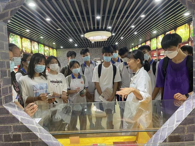 感受中医药魅力·争当文化传承人 | 中华传统美德教育主题研学实践活动开启