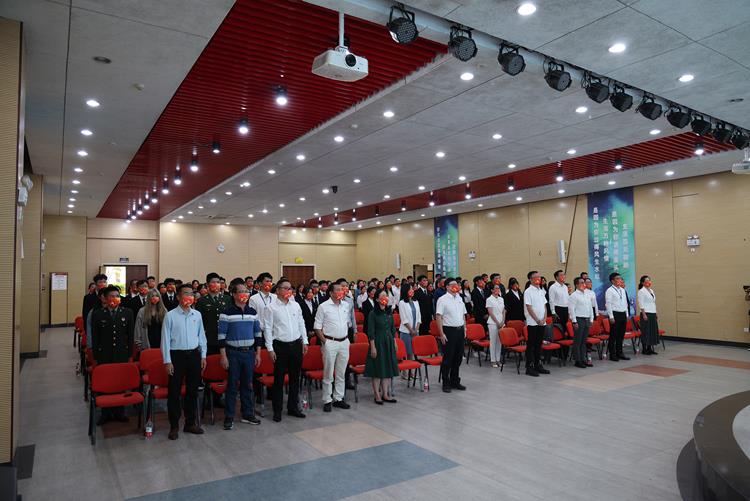 振奋！岭南职院干部师生收听收看党的二十大开幕会！