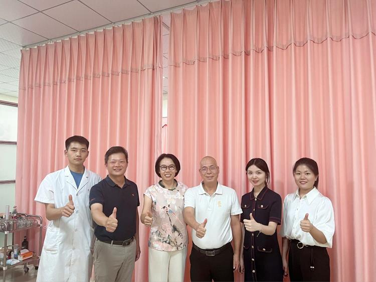 贺惠山董事长关怀药学院校友创业项目