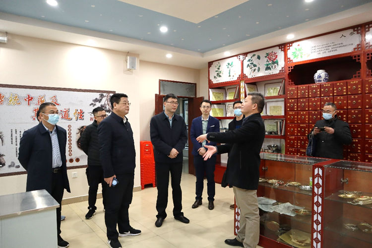 江西省赣州市总工会、南康区教科体局莅临我校参观指导工作