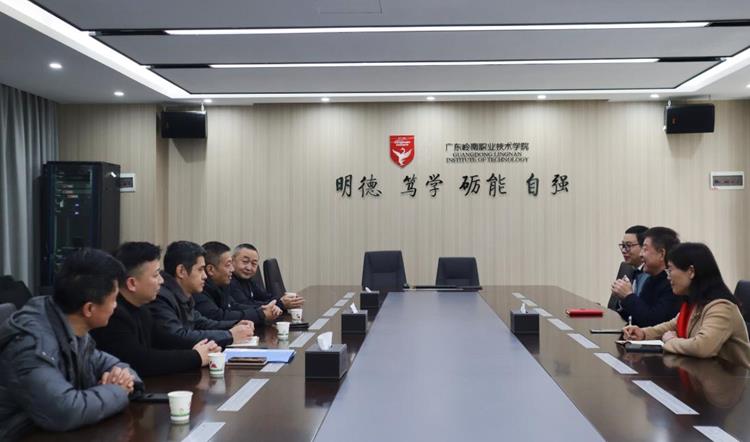 市公安局领导来校调研指导校园安全稳定工作