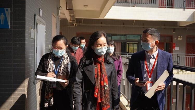 张爱国副校长带领巡课组深入一线开展2022-2023年开学教学巡查