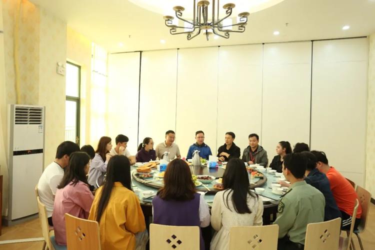 “疆”心比心，携手共进——我校组织新疆籍学生午餐会