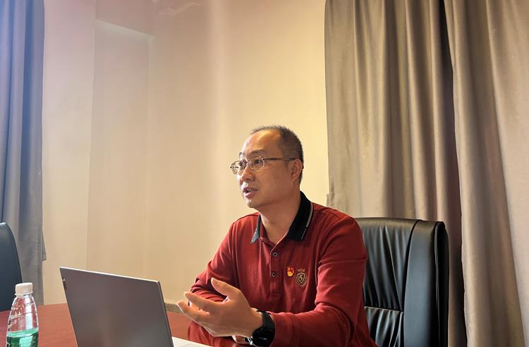 我校党委书记柴克生深入信工学院党总支开展工作调研