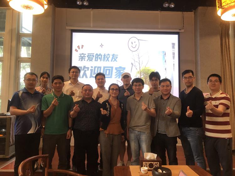 我校“叙情谊，话发展”校友座谈会顺利召开