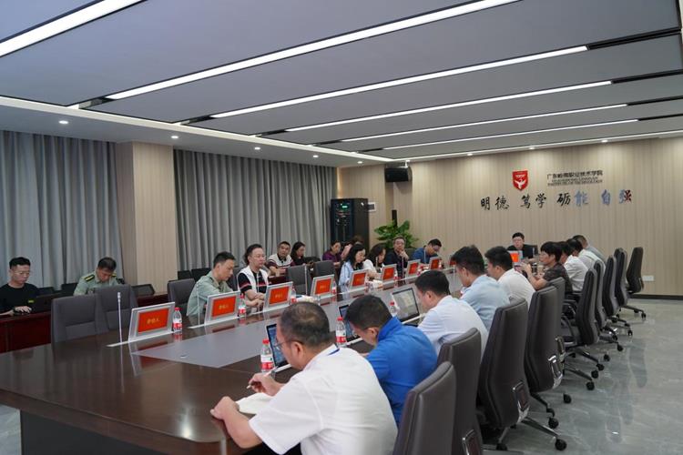 学校召开提质增效专题会议