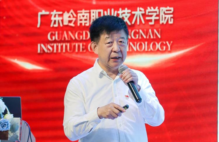 春风化雨润心田：书记、校长新学期思政第一课精彩开讲