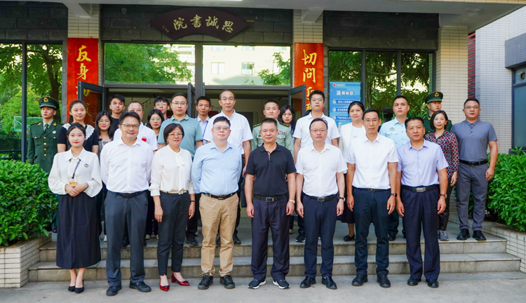 广东省退役军人事务厅二级巡视员许敏谦，清远市委常委、副市长邱泽军一行莅临我校调研