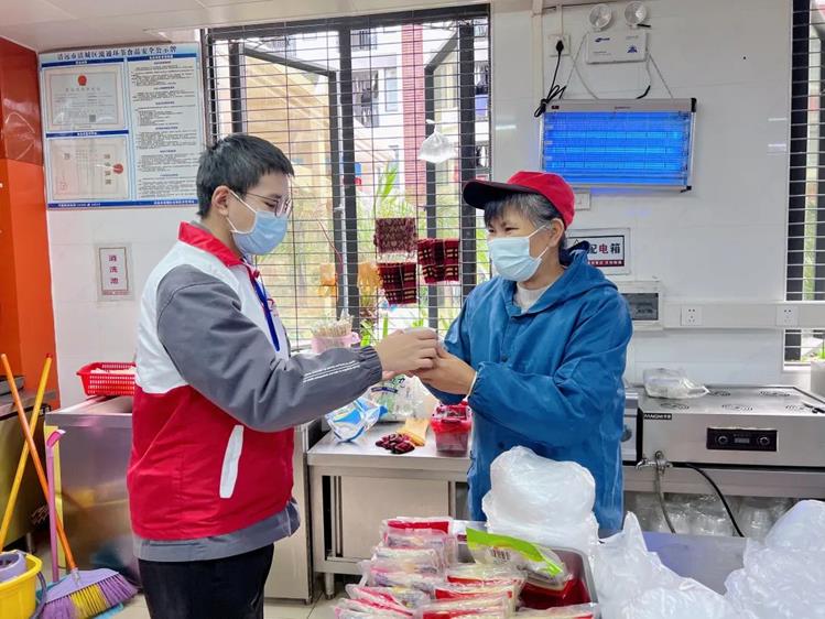 学习二十大 ，志愿建功行，岭南学子冬日送温暖！