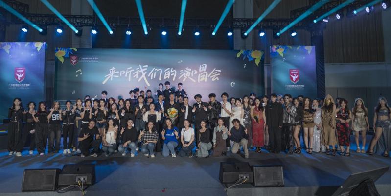 23、大合影