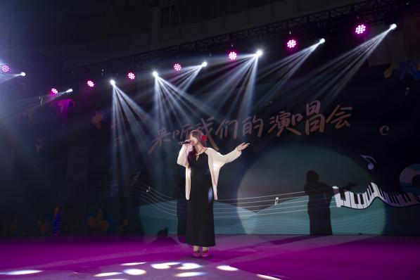 3、张琦《红玫瑰》