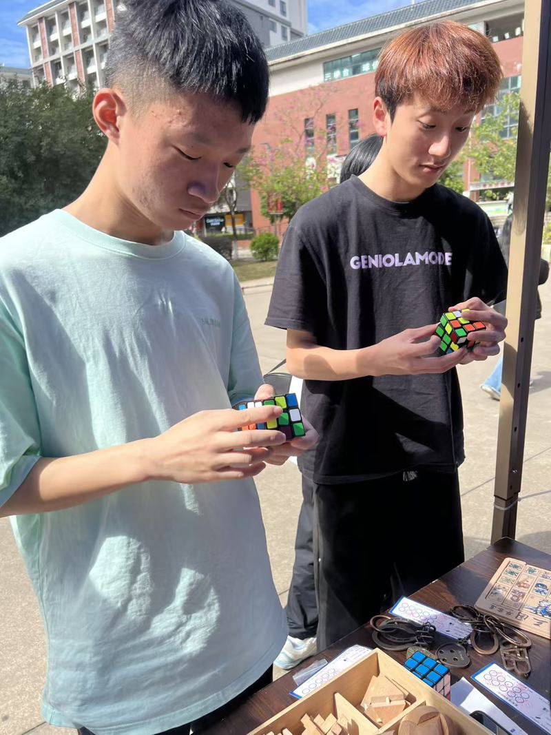 图6 学生积极参与游戏1