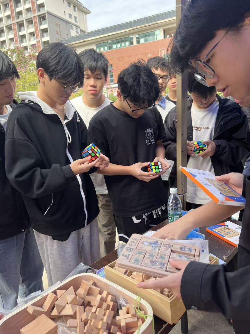 图6 学生积极参与游戏2