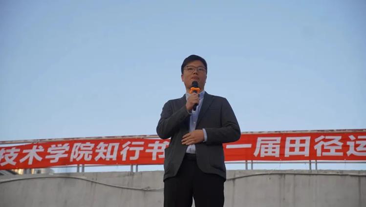 e7fcc430e76f4e9aaee0f23c1f626b65.jpg