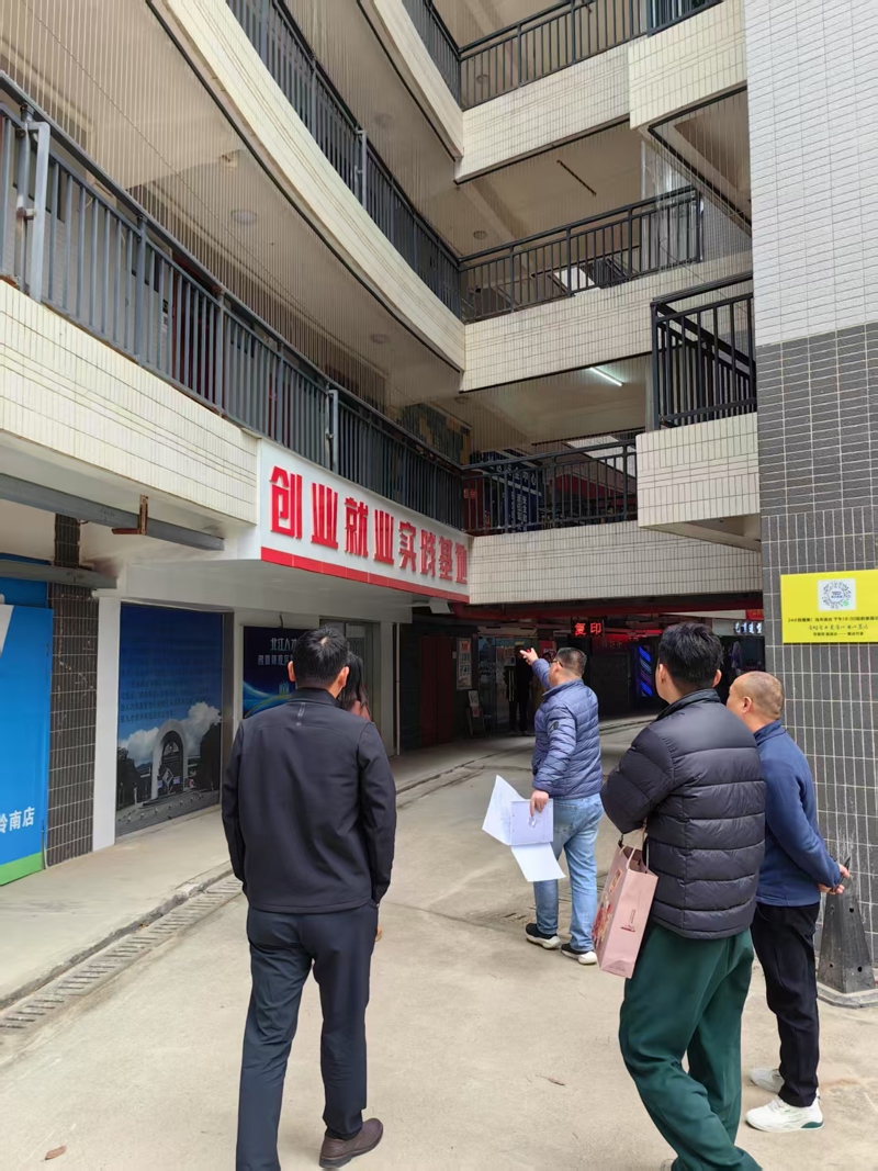 就业创业处与工程部负责人现场调研中