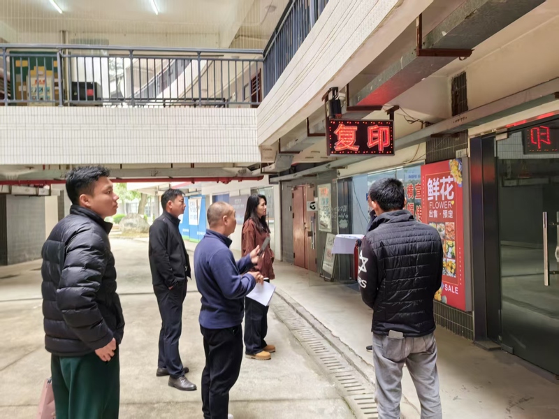 就业创业处与工程部负责人实地研究明德楼一楼架空层规划建设创业实践基地