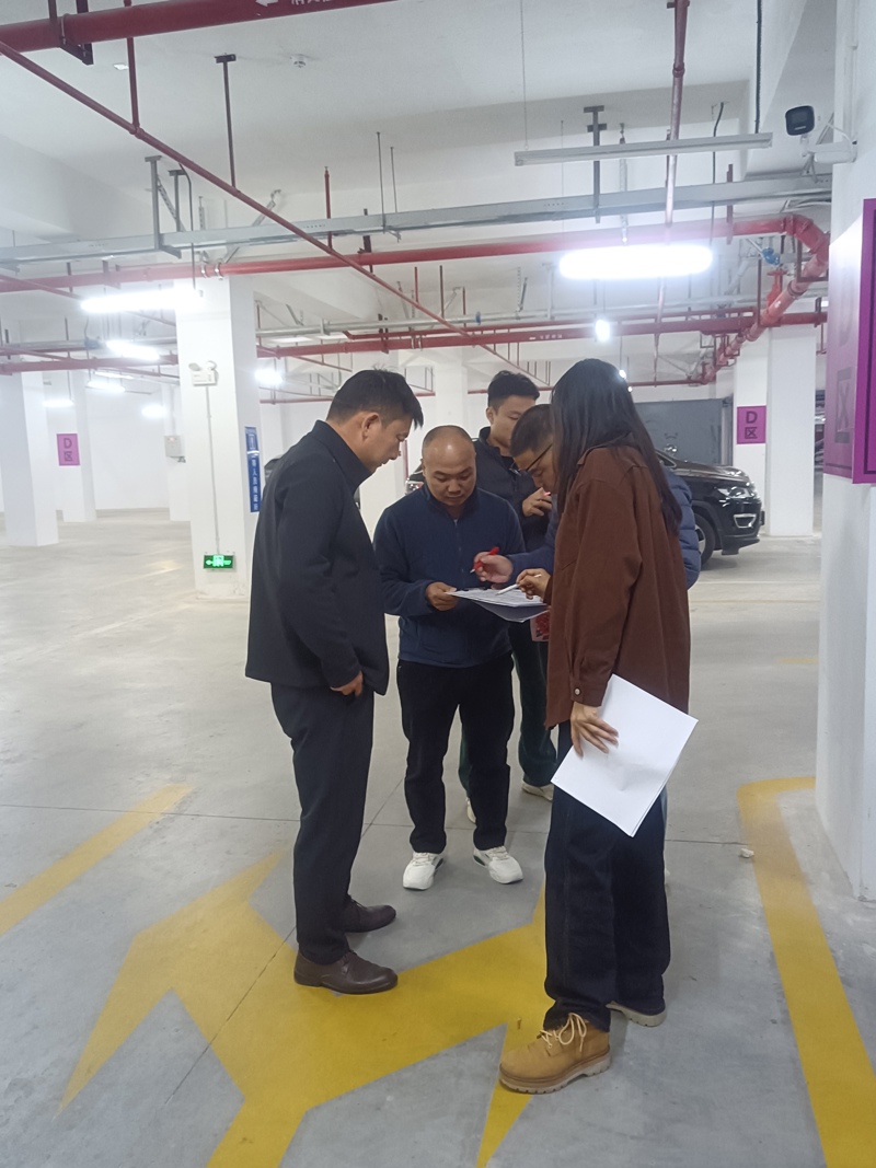 就业创业处与工程部负责人实地调研40号楼地下车库建设创业孵化基地问题