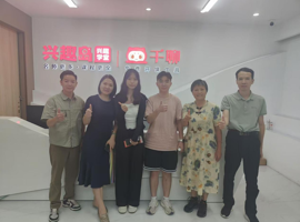 厂中校实践教学 | 电子商务学院陈喜红书记一行深入广州兴趣岛教育科技有限公司实地探访学生