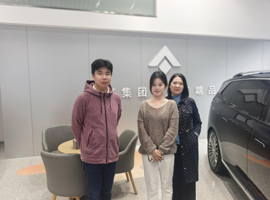 温情关怀伴实践 青春成长绽芳华——网络直播与运营专业教师探访专业实践学子