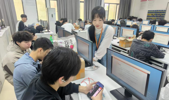 课程焕新·导生赋能 | 新媒体技术公共平台课解锁实践育人新范式！