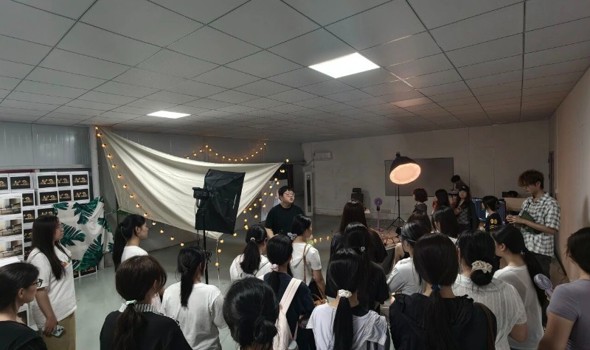 打卡斯凯奇直播基地！网络直播与运营新生开启主播体验之旅