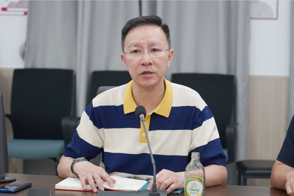 党委副书记、常务副校长李峻