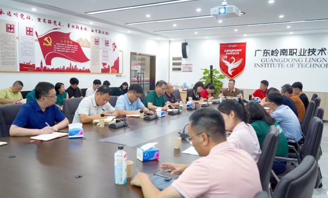 我校召开树立和践行正确政绩观学习教育工作推进会