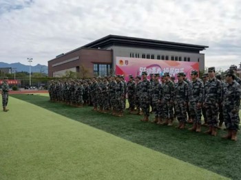 “一站式学生社区” | 国防教育进校园