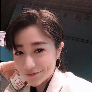 优秀毕业生 — 酒管梁泳茵