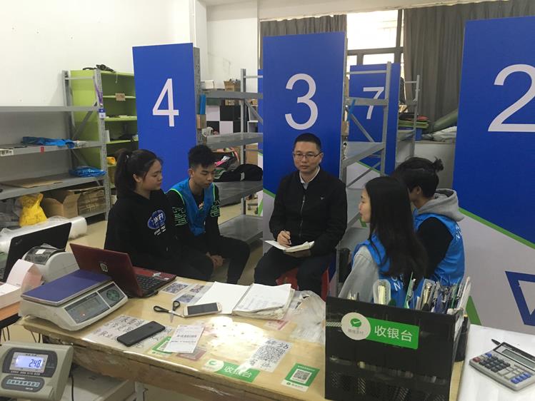 77885ace2eef41399de30e6798f04200.jpg