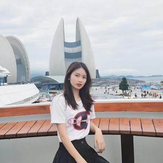 现代物流管理专业优秀在校生 - 钟理嘉