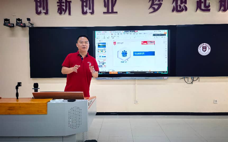 经济管理学院（崇礼书院）党总支书记、院长王胜强
