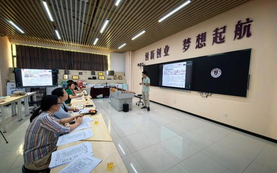 说课研讨现场