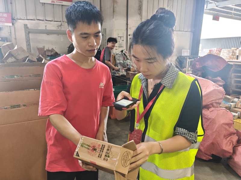 黄蓉老师深入京东物流跟岗实践