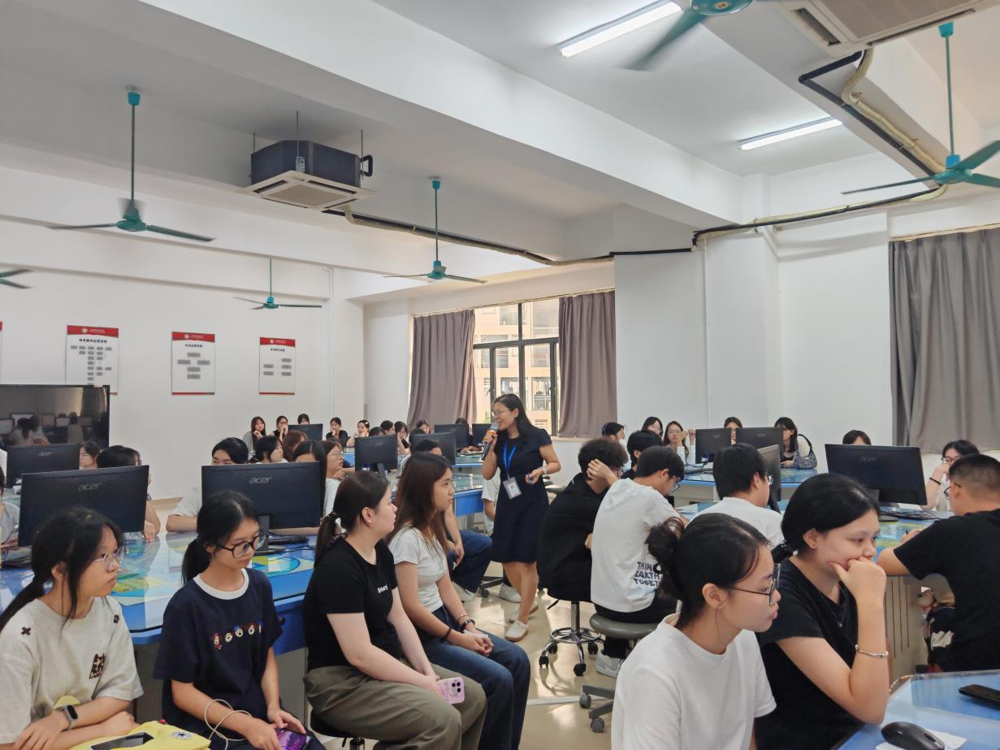 图1：张老师与学生课堂互动