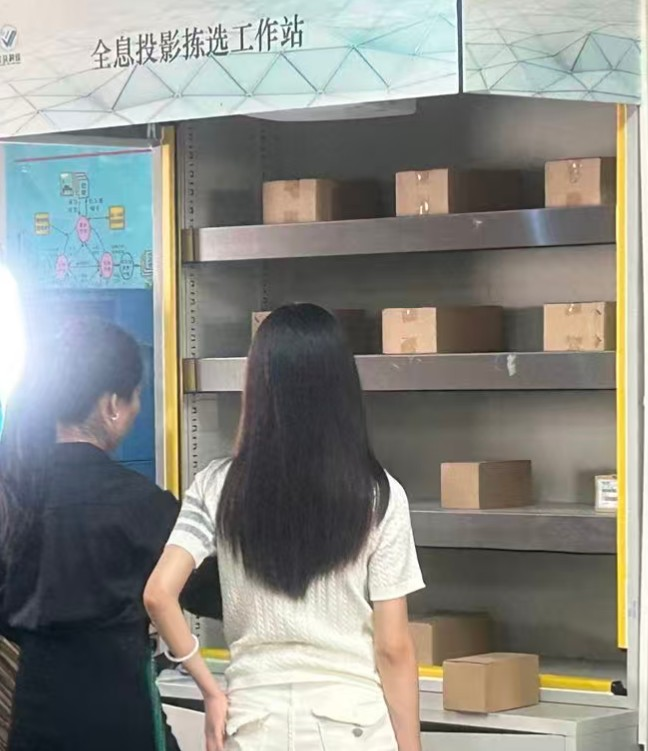 图4：智慧全息拣选——隔空按灭即拣