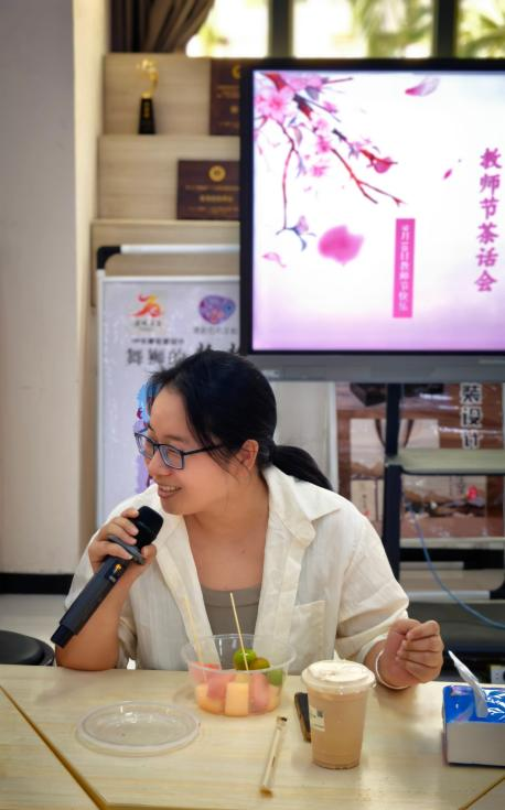 邓莉莉老师