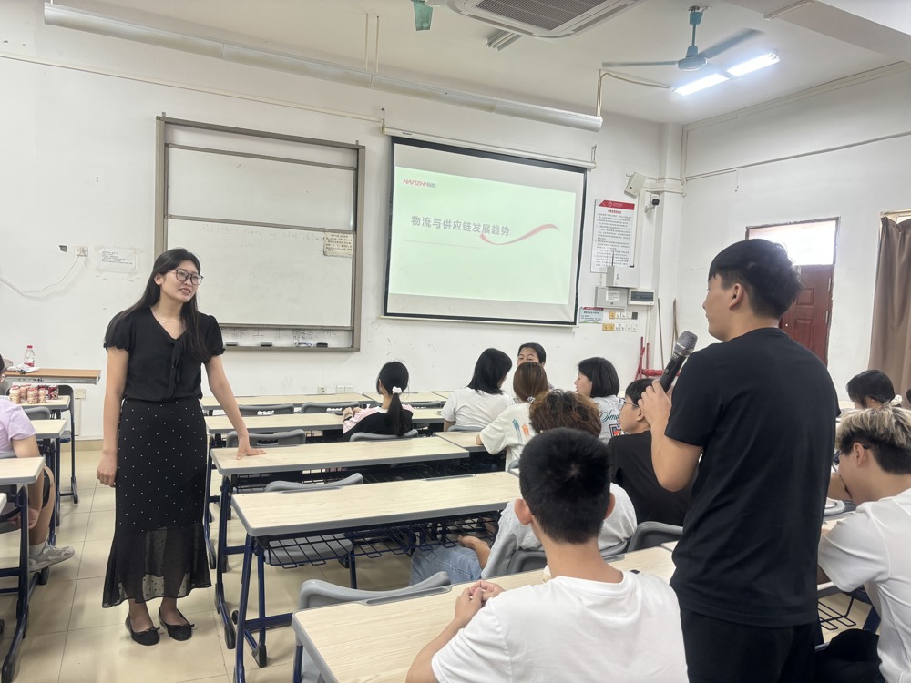 同学积极提问，现场互动活跃