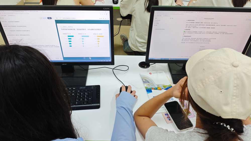 学生运用AI工具解决真实商业问题
