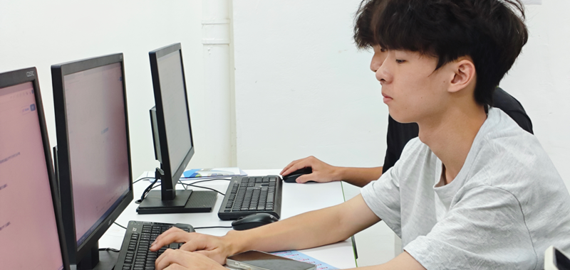 一场 AI+ 企业管理的跨界碰撞 ——工商企业管理专业开展 2026 级新生 "玩转 AI" 主题入学教育
