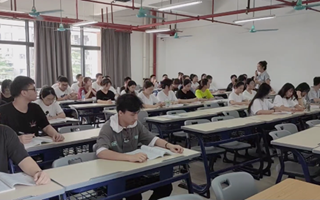 党员教师风采 | 春风化雨育桃李，润物无声洒青春 —— 李楠