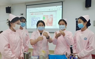 护理与健康学院优秀教师—邓叶青