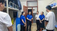 翟树芹副校长深入学生宿舍温情关怀暖人心