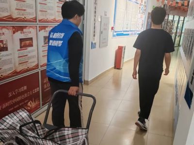 党建带团建｜我为同学做实事：推车服务暖心护航书院搬迁