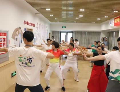 百千万工程｜康护筑梦队实践——教习八段锦拍八虚，开展急救健康知识专题宣讲